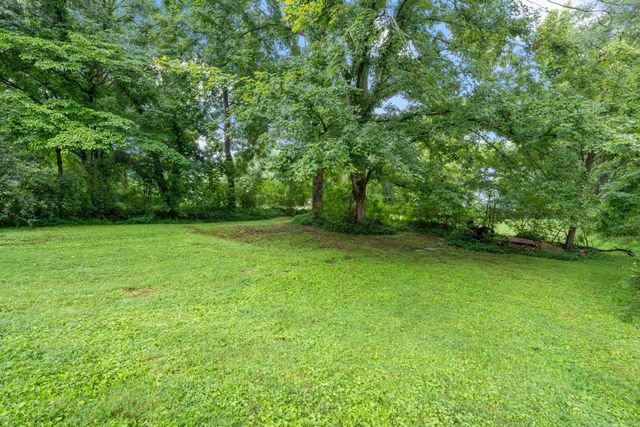 117 W End Ave, Centerville, TN 37033
