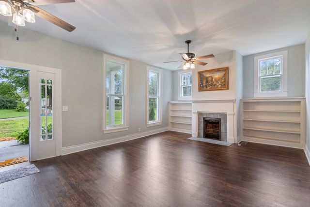 117 W End Ave, Centerville, TN 37033