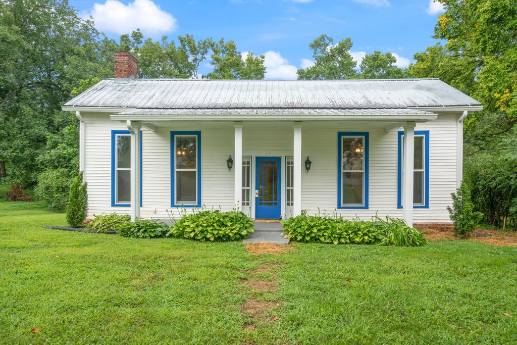 117 W End Ave, Centerville, TN 37033
