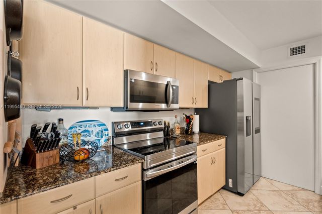 6917 Collins Ave 1609, Miami Beach, FL 33141