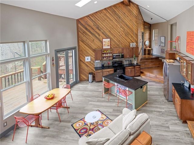 330 County Road 102, Eureka Springs, AR 72632