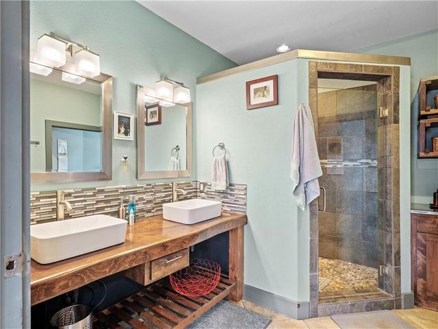 330 County Road 102, Eureka Springs, AR 72632