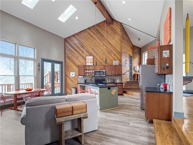 330 County Road 102, Eureka Springs, AR 72632