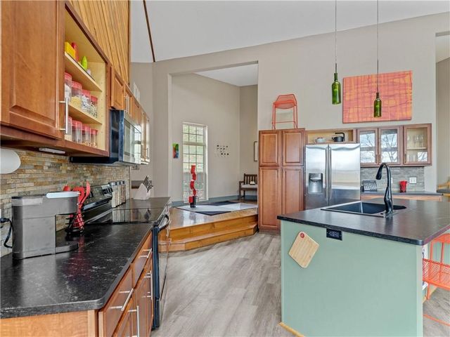 330 County Road 102, Eureka Springs, AR 72632