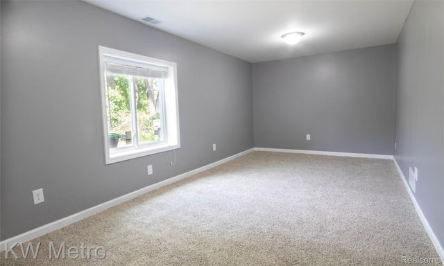 10800 Holland Road, Taylor, MI 48180