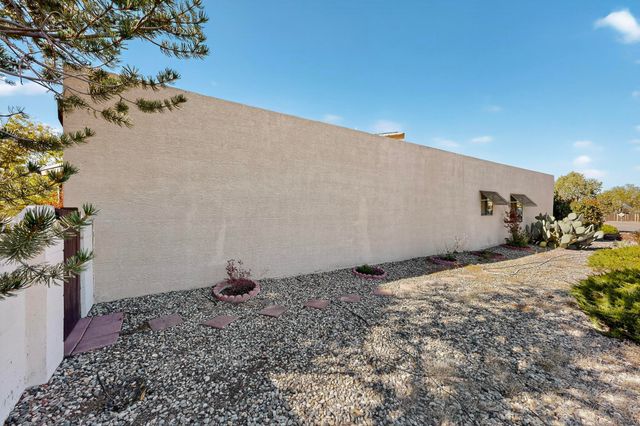 1101 Calle Del Valle, Rio Communities, NM 87002