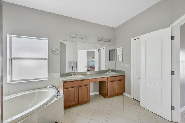 1834 MIRA LAGO CIRCLE, Ruskin, FL 33570