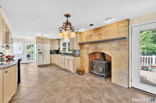 33 Chambers Street, Manchester, CT 06042