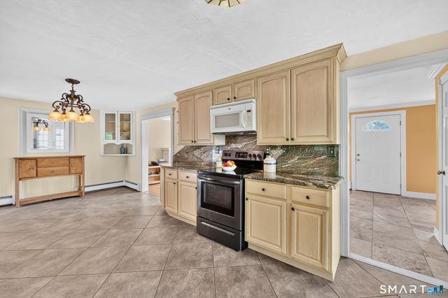 33 Chambers Street, Manchester, CT 06042