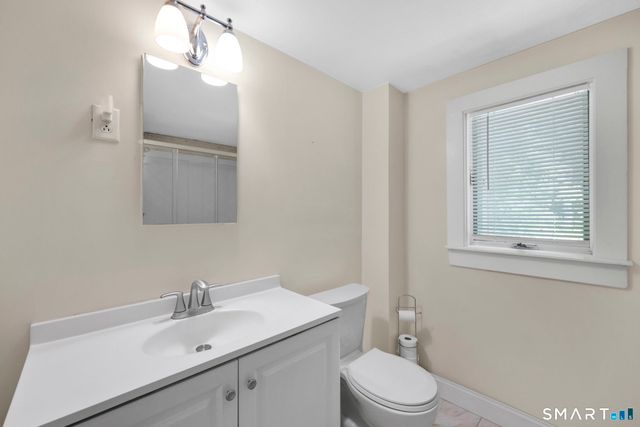 33 Chambers Street, Manchester, CT 06042