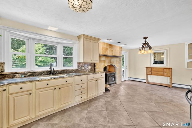 33 Chambers Street, Manchester, CT 06042