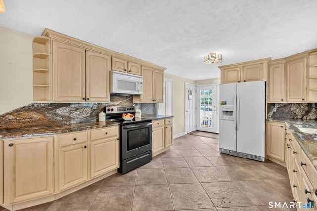 33 Chambers Street, Manchester, CT 06042