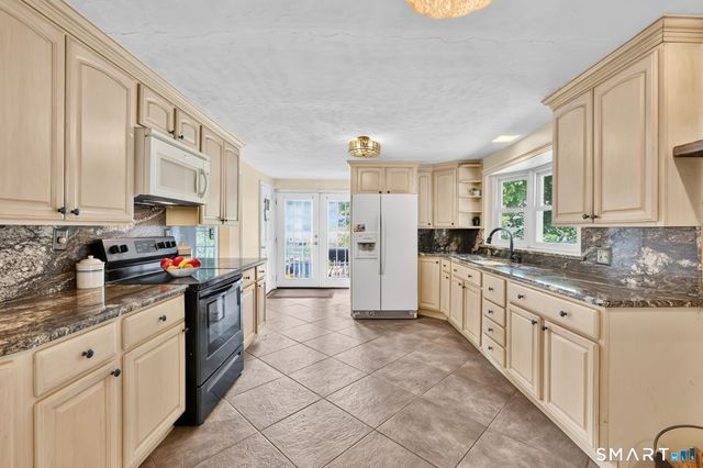 33 Chambers Street, Manchester, CT 06042