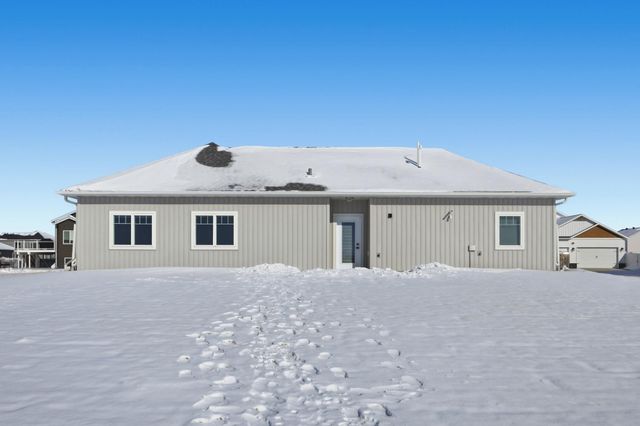 1576 75th Avenue S, Fargo, ND 58104