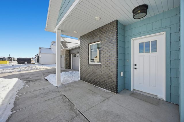 1576 75th Avenue S, Fargo, ND 58104