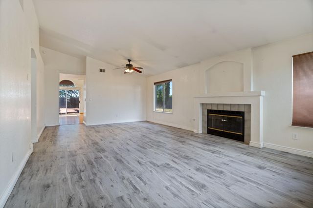 6427 Canyon Creek Way, Elk Grove, CA 95758