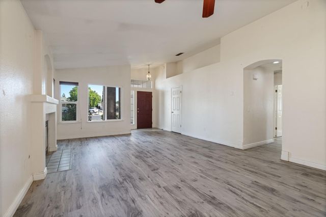 6427 Canyon Creek Way, Elk Grove, CA 95758