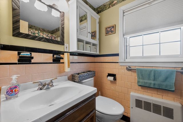 34 Andover St, Wilmington, MA 01887