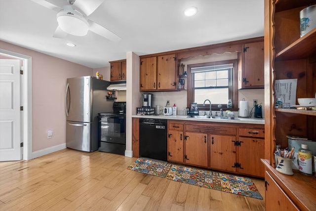 34 Andover St, Wilmington, MA 01887