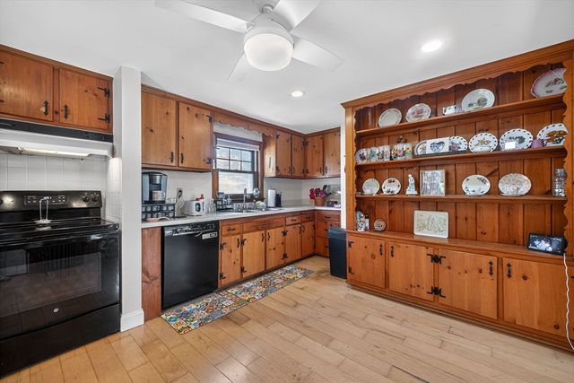 34 Andover St, Wilmington, MA 01887