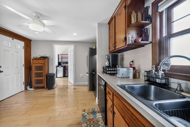 34 Andover St, Wilmington, MA 01887