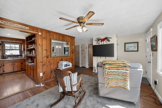 34 Andover St, Wilmington, MA 01887