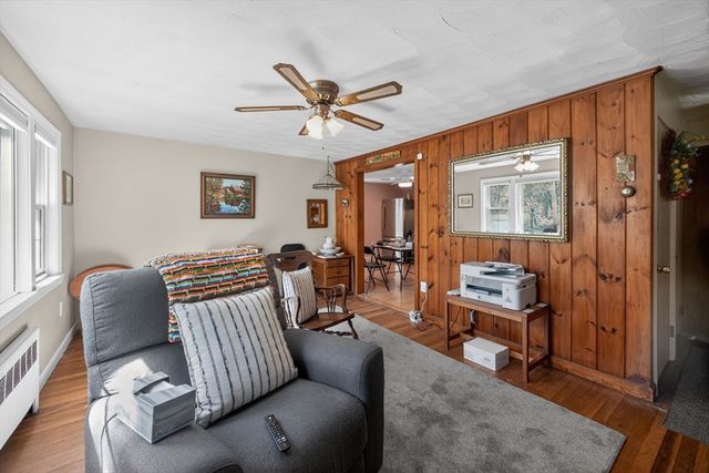 34 Andover St, Wilmington, MA 01887