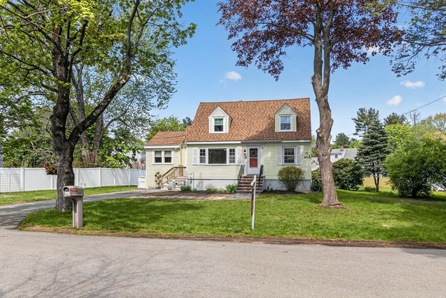 34 Andover St, Wilmington, MA 01887