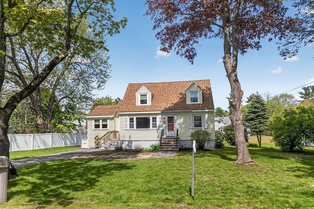 34 Andover St, Wilmington, MA 01887