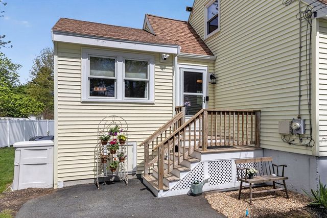34 Andover St, Wilmington, MA 01887
