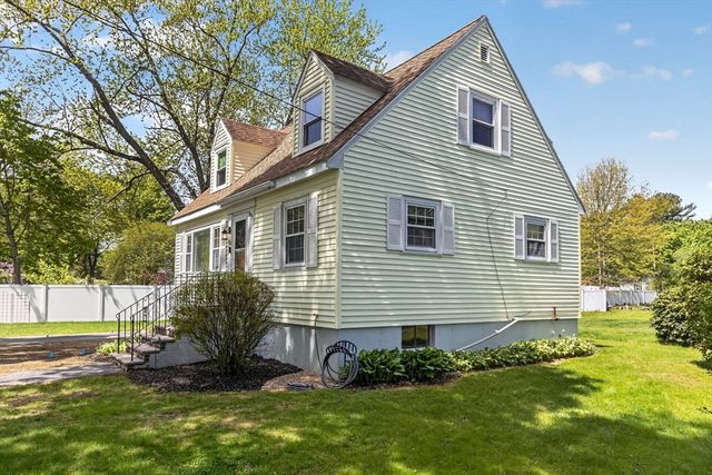 34 Andover St, Wilmington, MA 01887