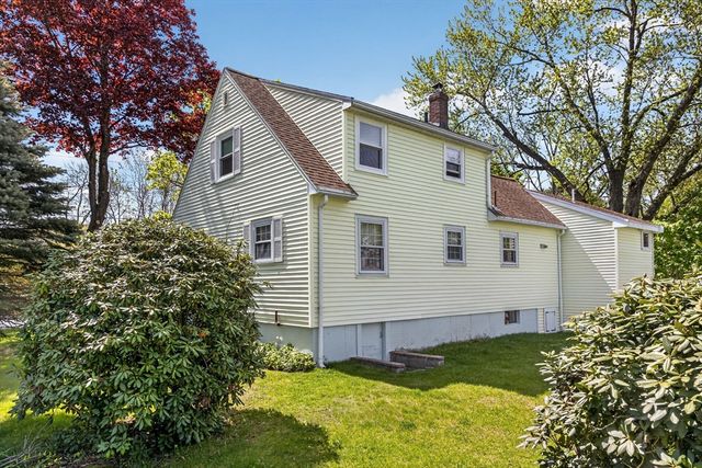 34 Andover St, Wilmington, MA 01887