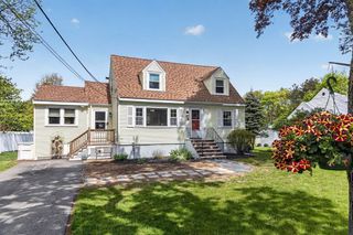 34 Andover St, Wilmington, MA 01887