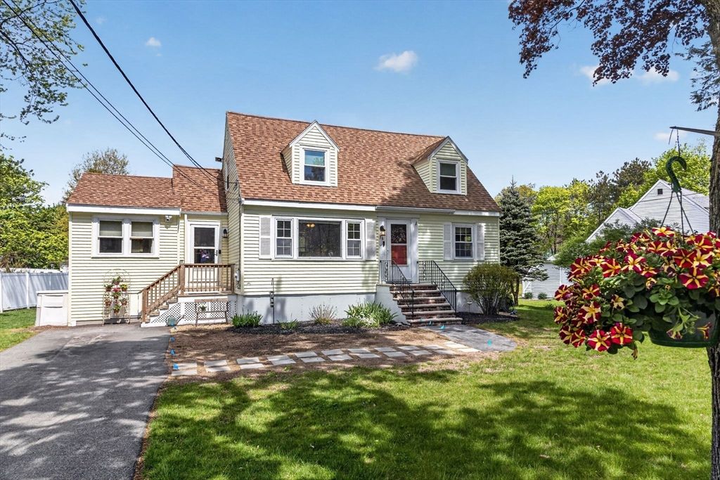34 Andover St, Wilmington, MA 01887