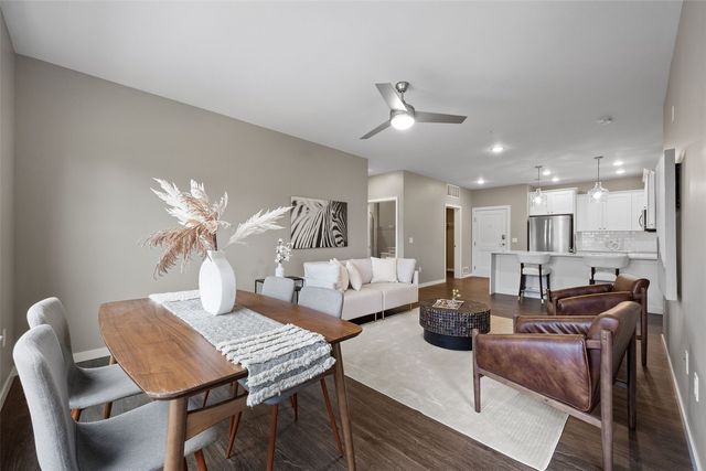 260 N Scott Boulevard 203, Iowa City, IA 52245