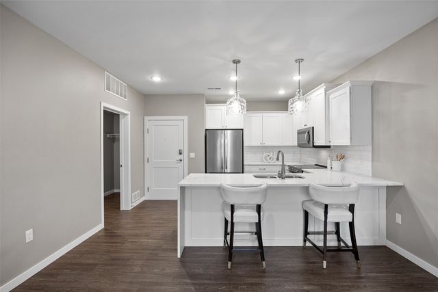 260 N Scott Boulevard 203, Iowa City, IA 52245