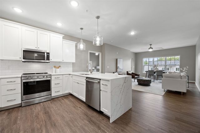 260 N Scott Boulevard 203, Iowa City, IA 52245