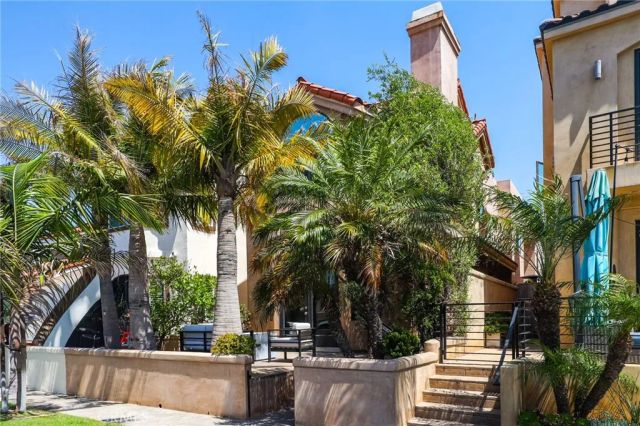414 12th, Huntington Beach, CA 92648