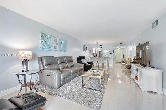 3503 Oaks Way 308, Pompano Beach, FL 33069