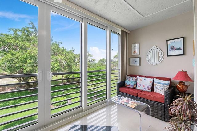 3503 Oaks Way 308, Pompano Beach, FL 33069