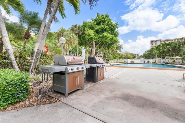 3503 Oaks Way 308, Pompano Beach, FL 33069