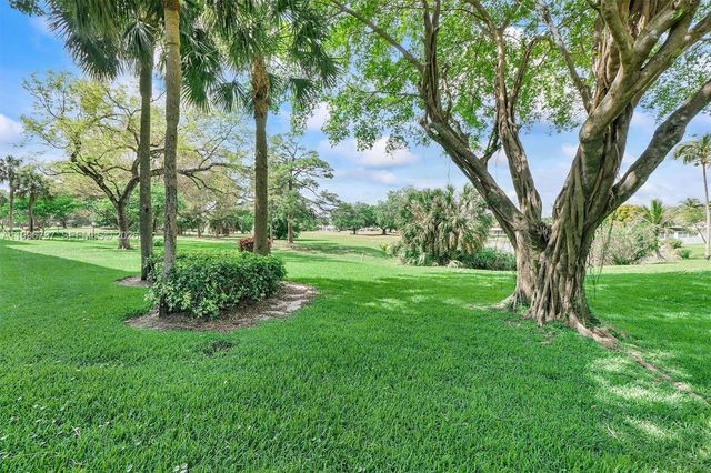 3503 Oaks Way 308, Pompano Beach, FL 33069
