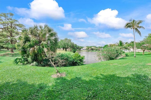 3503 Oaks Way 308, Pompano Beach, FL 33069