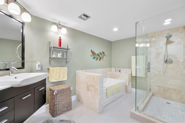 3503 Oaks Way 308, Pompano Beach, FL 33069