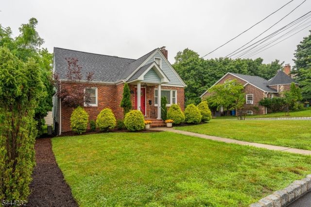 19 Robertson Rd, West Orange Twp., NJ 07052