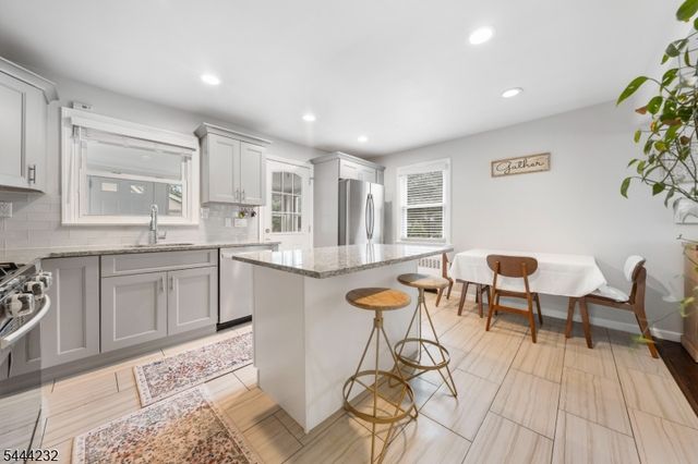19 Robertson Rd, West Orange Twp., NJ 07052