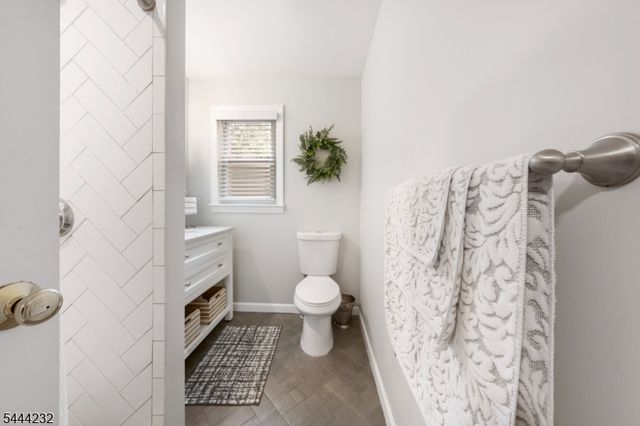 19 Robertson Rd, West Orange Twp., NJ 07052