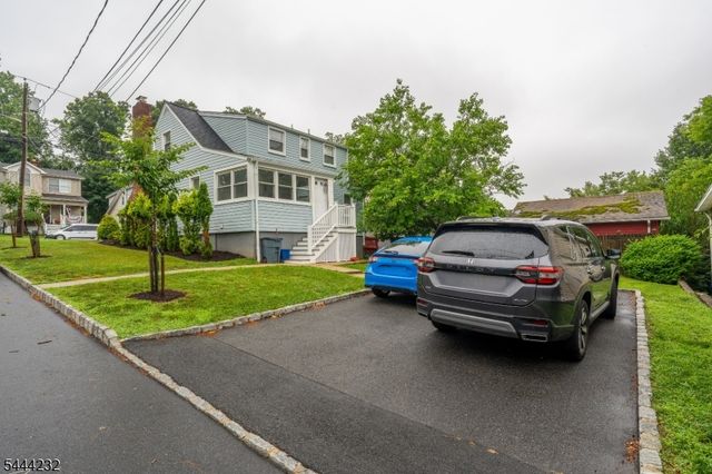 19 Robertson Rd, West Orange Twp., NJ 07052