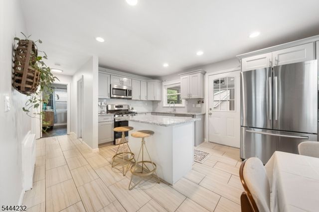 19 Robertson Rd, West Orange Twp., NJ 07052