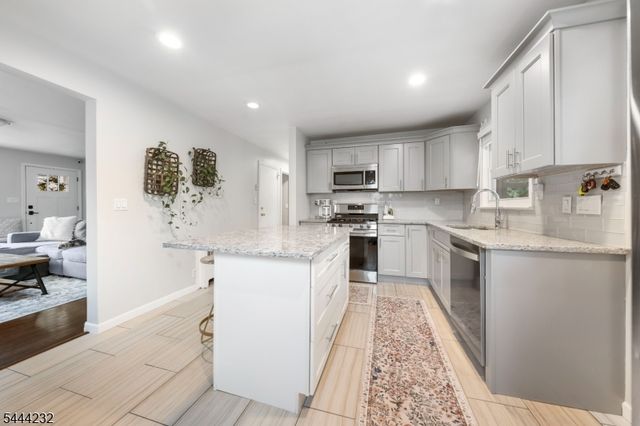 19 Robertson Rd, West Orange Twp., NJ 07052